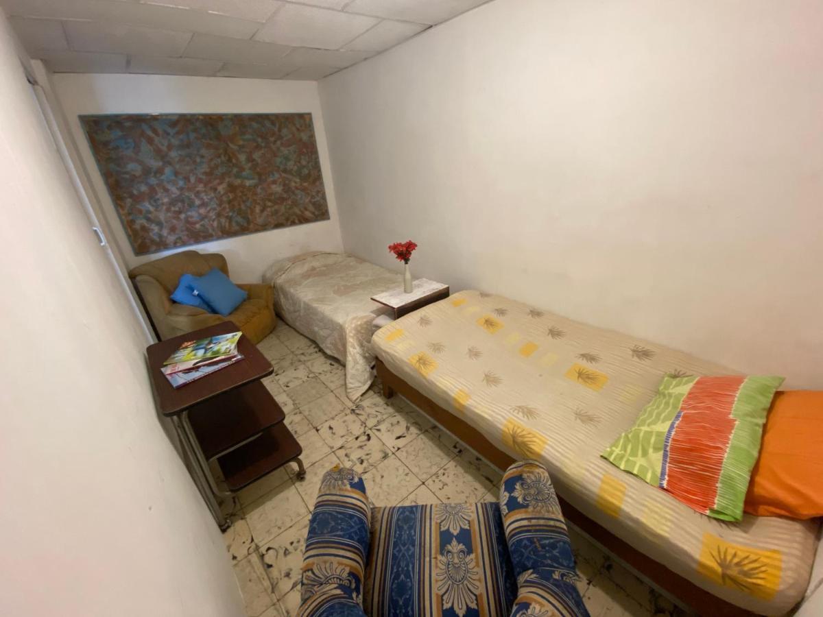 Hostal Casa Las Tias Medellin Bagian luar foto