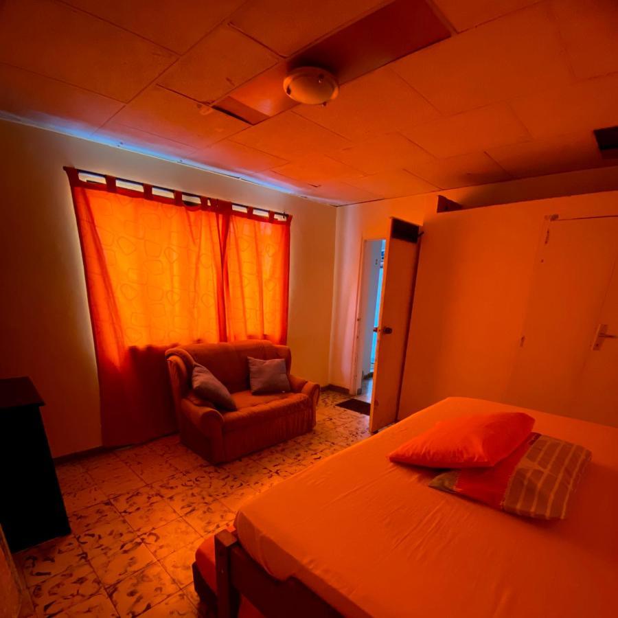Hostal Casa Las Tias Medellin Bagian luar foto