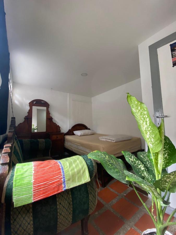 Hostal Casa Las Tias Medellin Bagian luar foto