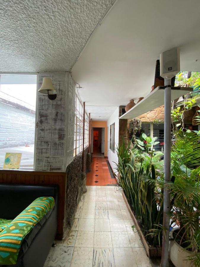 Hostal Casa Las Tias Medellin Bagian luar foto