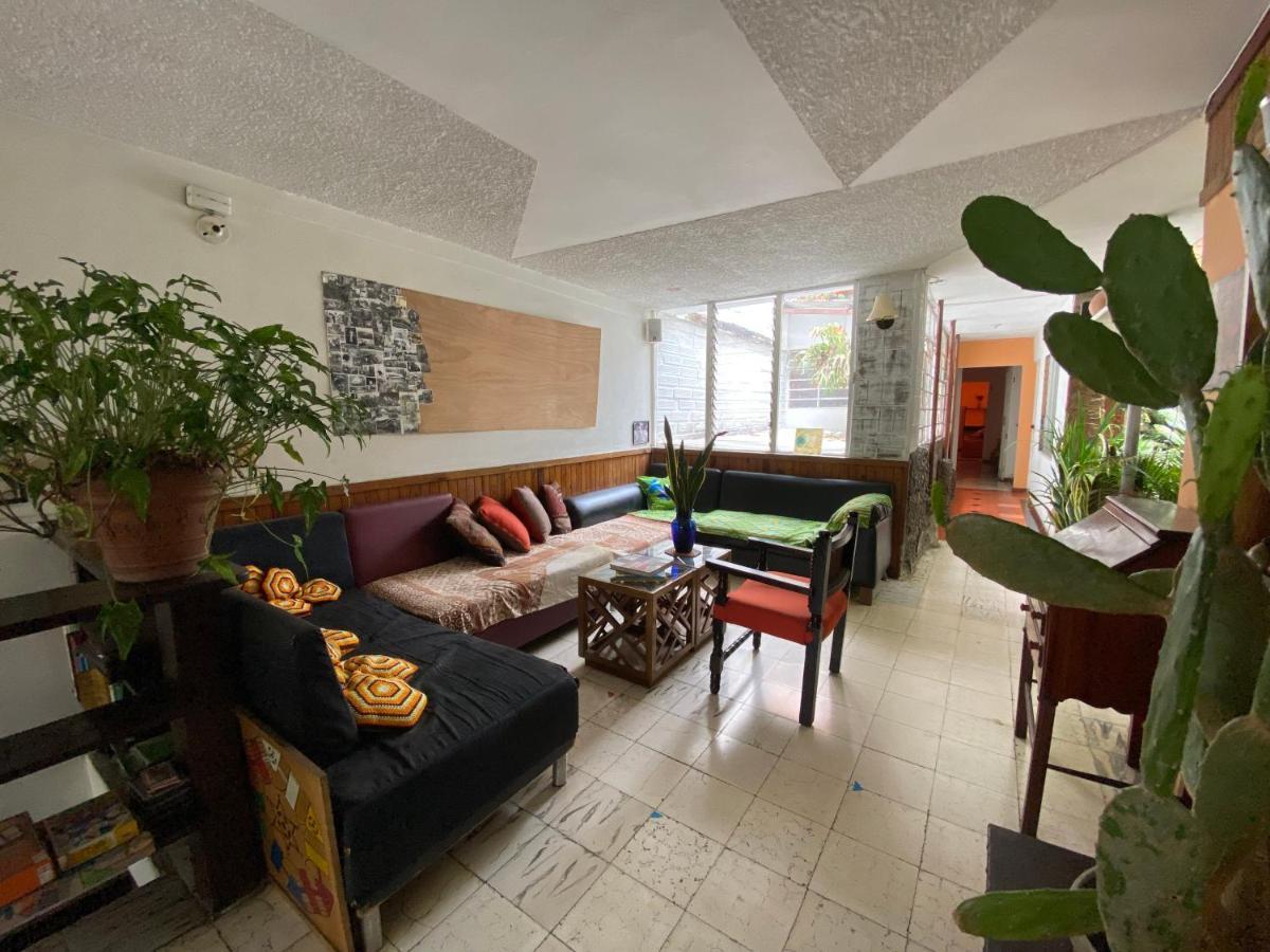 Hostal Casa Las Tias Medellin Bagian luar foto